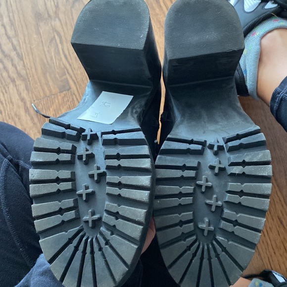 Aqua boots in like new condition - Picture 3 of 3